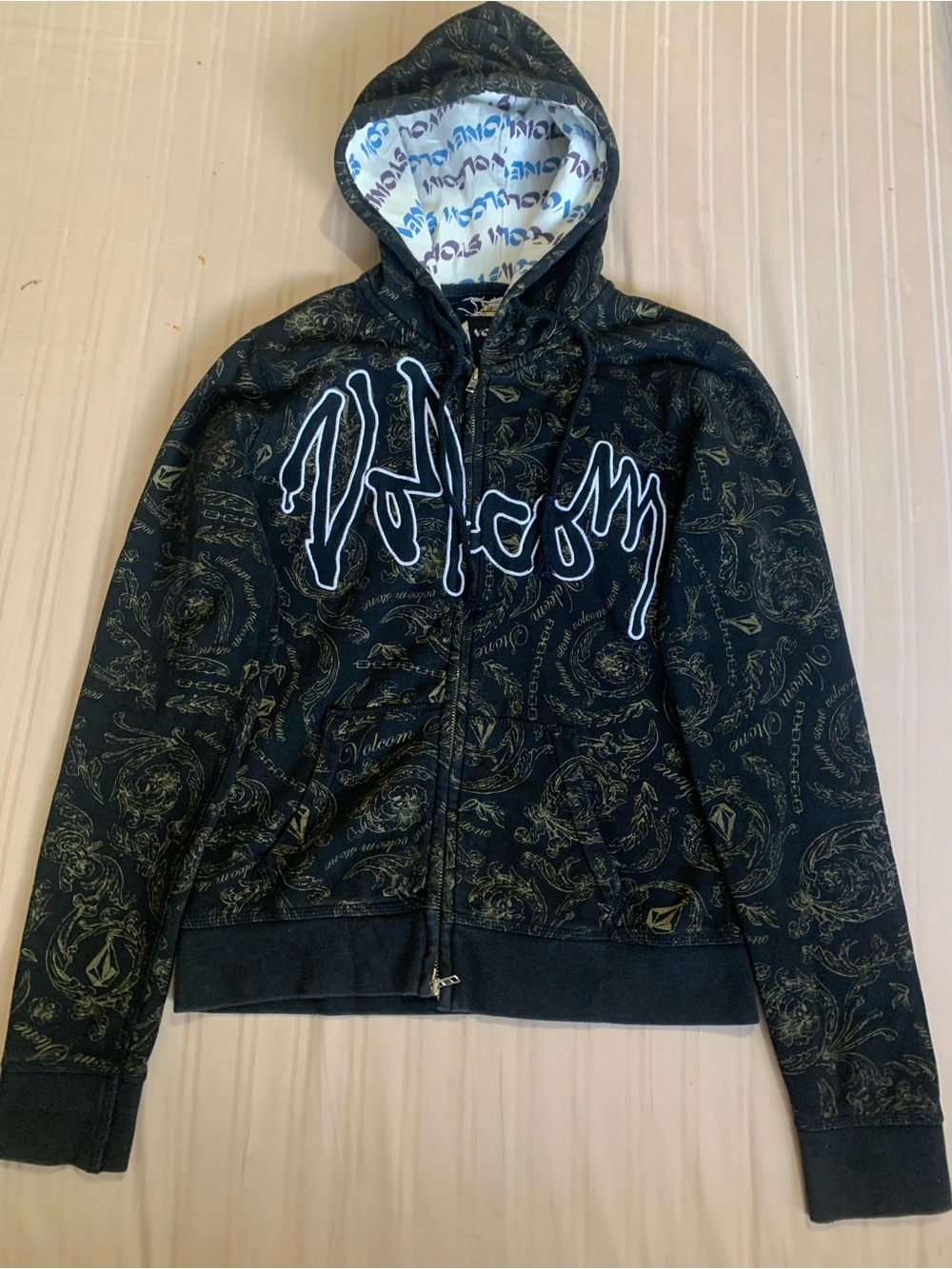 Vintage Volcom Jessy pinkman type woman’s sweater with Gold Paisley Print